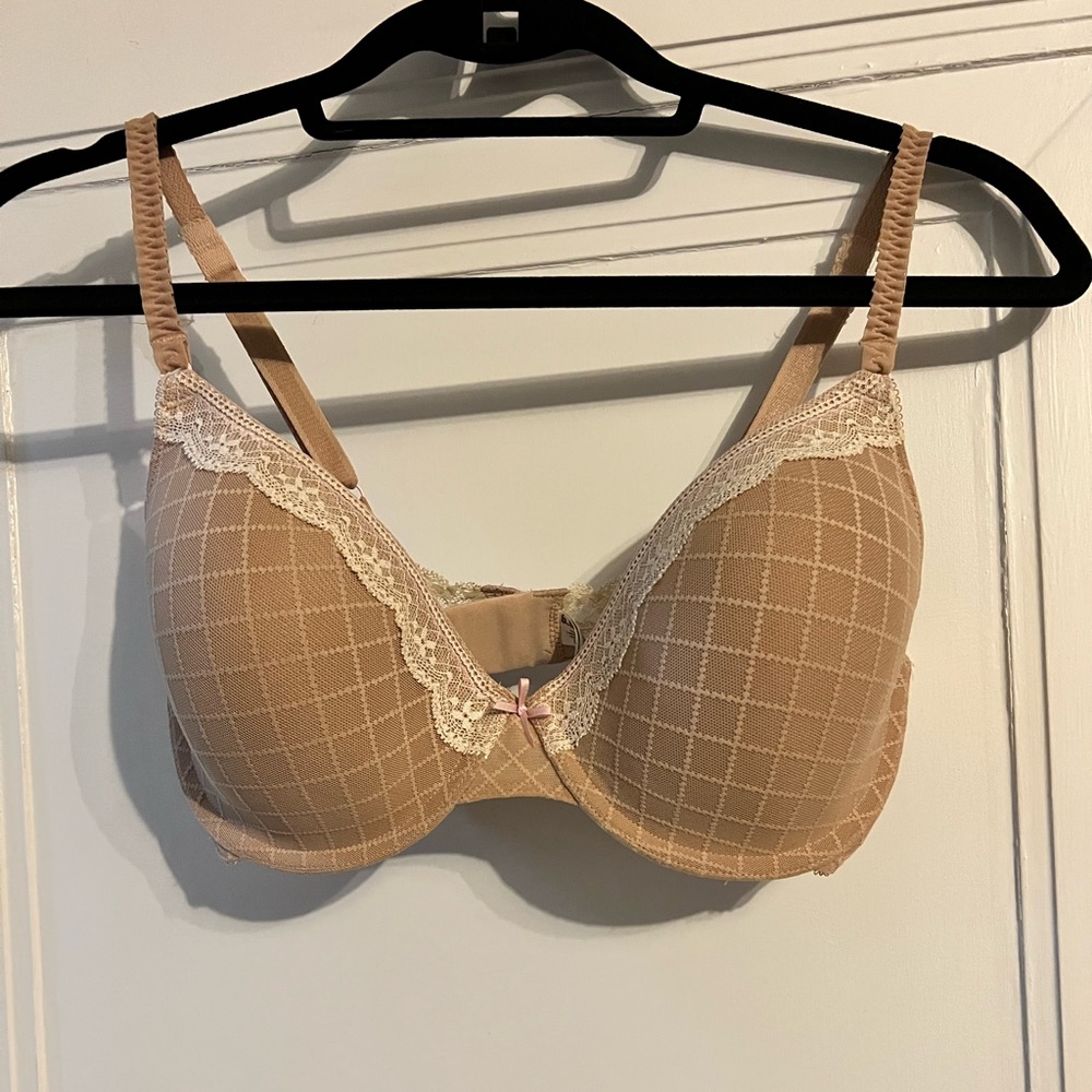 ~b. tempt'd by Wacoal Nude Plunge Bra Sz. 32DD MSRP: $40